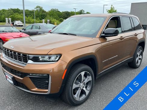 New 2026 Jeep Grand Cherokee Limited w/ Luxury Tech Group II AWD/4WD image 5