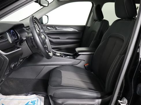 Used 2022 Jeep Grand Cherokee L Laredo w/ Luxury Tech Group I AWD/4WD image 11