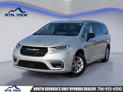 Used 2024 Chrysler Pacifica Touring-L