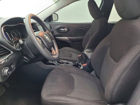 Used 2019 Jeep Cherokee Latitude w/ Popular Appearance Group image 17