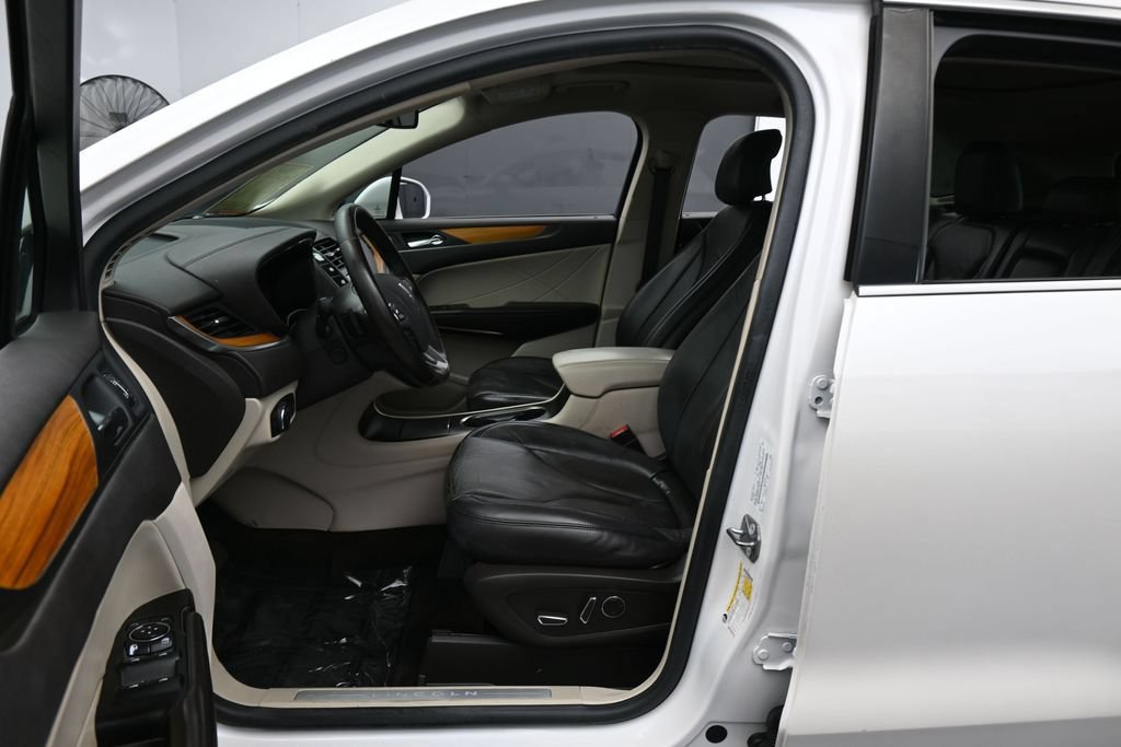 Used 2019 Lincoln MKC Select w/ Select Plus Package FWD image 11