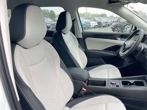 New 2025 Volkswagen Tiguan SE image 48