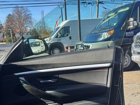 Used 2018 BMW 330i Gran Turismo xDrive image 16