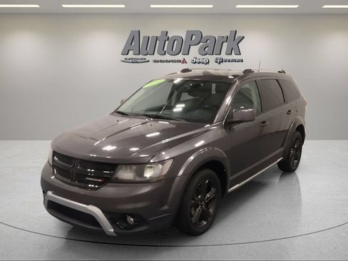 Used 2020 Dodge Journey Crossroad FWD image 3