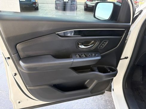 Used 2025 Honda Pilot EX-L image 8