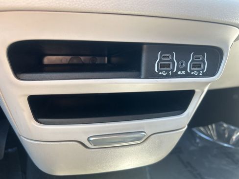 Used 2024 Chrysler Pacifica Touring-L image 23