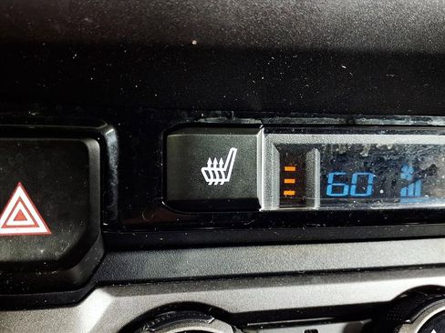 Used 2016 Toyota Tacoma TRD Sport image 7