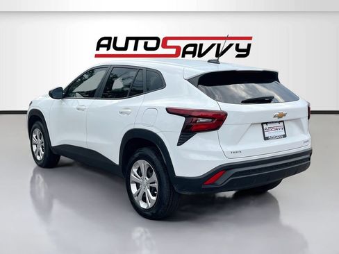 Used 2025 Chevrolet Trax LS w/ Driver Confidence Package FWD image 5