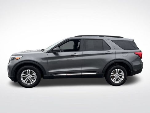 Used 2023 Ford Explorer XLT w/ Equipment Group 202A AWD/4WD image 4