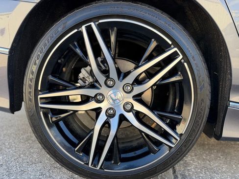 Used 2022 Honda Accord Touring image 11