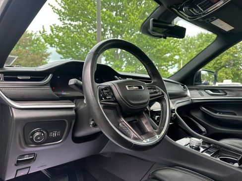 Used 2022 Jeep Grand Cherokee L Overland w/ Luxury Tech Group IV AWD/4WD image 11