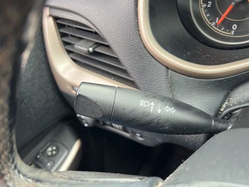 Used 2018 Jeep Cherokee Limited image 13