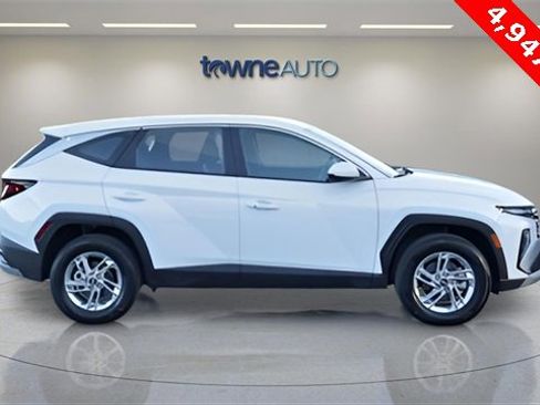 Used 2025 Hyundai Tucson SE image 6