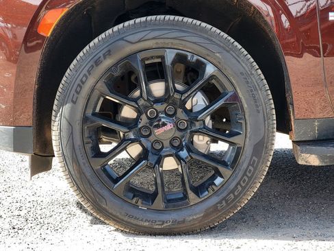 Used 2022 GMC Yukon XL Denali image 10