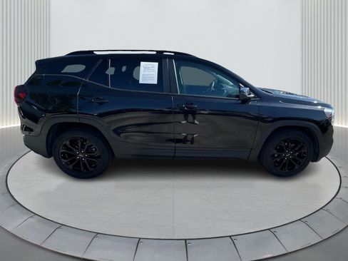 Used 2022 GMC Terrain SLE w/ Elevation Edition image 4