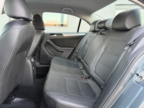 Used 2011 Volkswagen Jetta SEL image 16