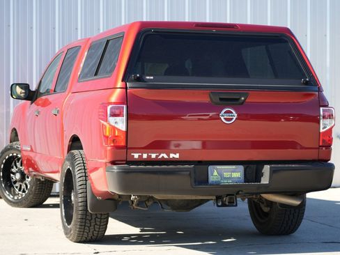 Used 2017 Nissan Titan S image 5