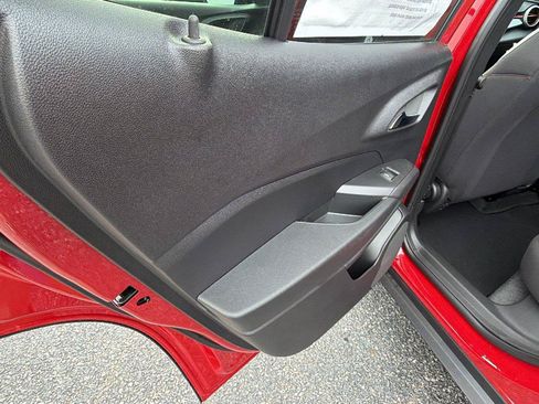 New 2026 Chevrolet Trax RS w/ Sunroof Package FWD image 19