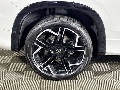 New 2026 Volkswagen Tiguan SEL R-Line AWD/4WD image 24