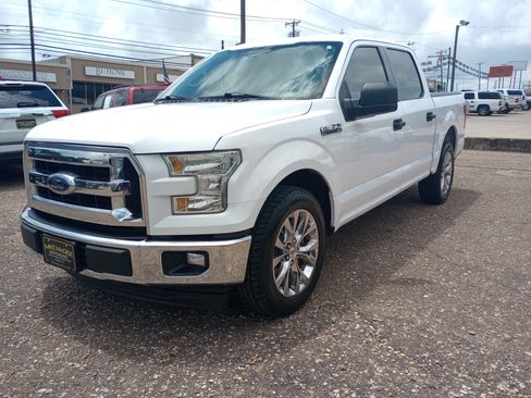 Used 2017 Ford F150 XLT RWD image 3