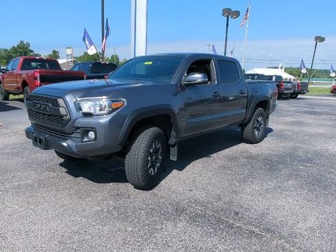 Used 2017 Toyota Tacoma TRD Off-Road w/ Tow Package (A/T) AWD/4WD image 5