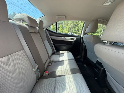 Used 2018 Toyota Corolla LE FWD image 19