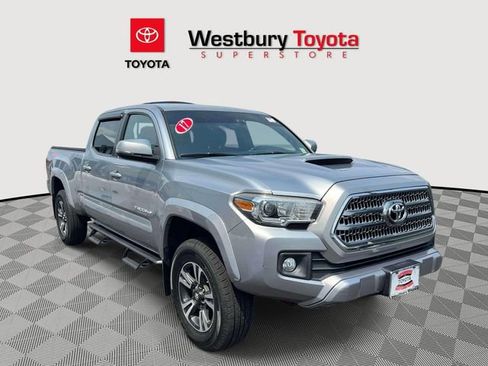 Used 2017 Toyota Tacoma TRD Sport w/ Tow Package AWD/4WD image 1