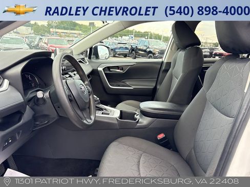 Used 2023 Toyota RAV4 XLE AWD/4WD image 3