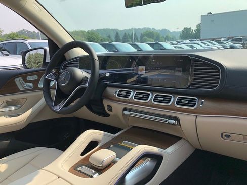 New 2025 Mercedes-Benz GLS 450 4MATIC image 18