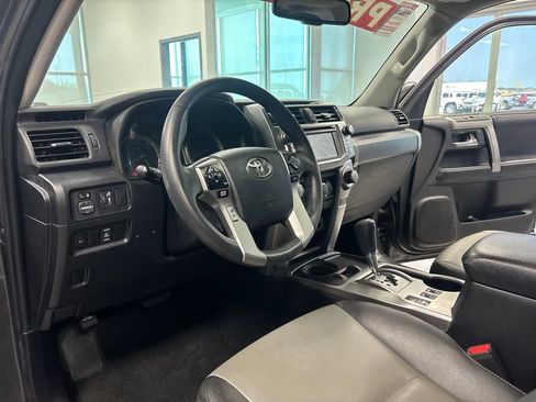Used 2018 Toyota 4Runner SR5 Premium RWD image 16