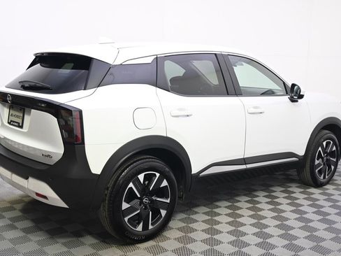 Used 2025 Nissan Kicks SV image 7