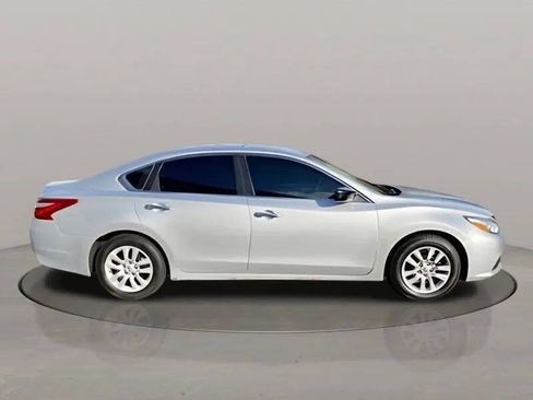 Used 2017 Nissan Altima 2.5 S w/ Power Driver Seat Package FWD image 7