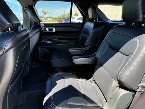 Used 2020 Ford Explorer XLT w/ Equipment Group 202A RWD image 12