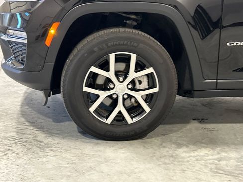 Used 2024 Jeep Grand Cherokee Limited w/ Luxury Tech Group II image 11