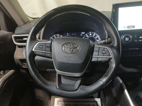 Used 2023 Toyota Highlander XLE image 11