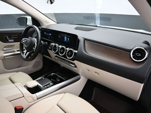 Used 2021 Mercedes-Benz GLA 250 4MATIC image 43