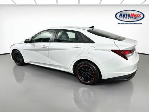 Used 2021 Hyundai Elantra SE FWD image 5