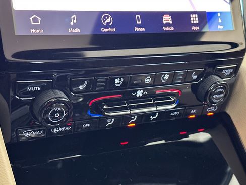 New 2025 Jeep Grand Cherokee L Limited w/ Luxury Tech Group II image 22