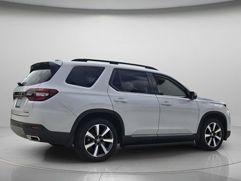 Certified 2025 Honda Pilot Touring image 7
