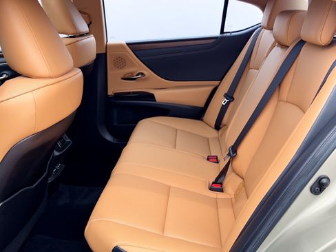 Used 2023 Lexus ES 300h w/ Premium Package FWD image 25