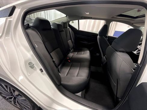 Used 2024 Nissan Altima 2.5 SV w/ SV Premium Package AWD/4WD image 16