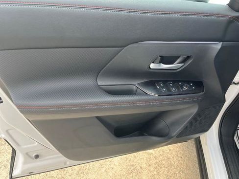 Certified 2025 Nissan Kicks SR FWD image 11