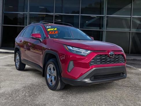 Used 2022 Toyota RAV4 XLE FWD image 2