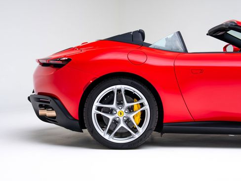Used 2025 Ferrari Roma Spider image 36