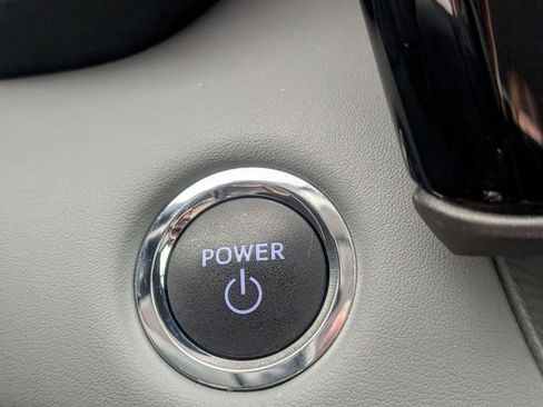 Used 2023 Toyota Highlander LE AWD/4WD image 23