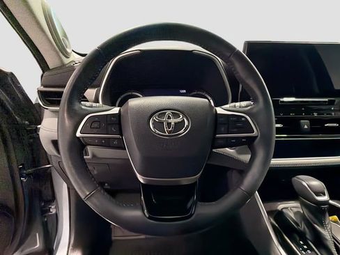 Used 2022 Toyota Highlander Limited AWD/4WD image 10