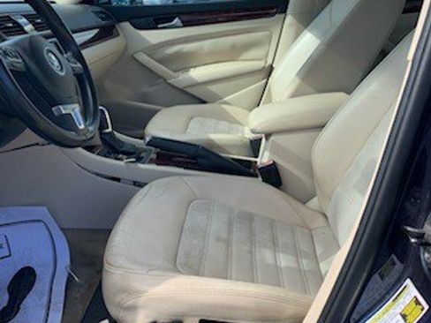 Used 2012 Volkswagen Passat 2.5 SEL Premium image 11
