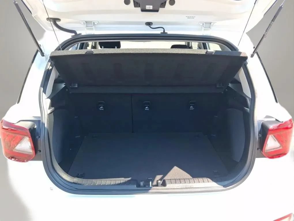 Used 2026 Hyundai Venue SE FWD image 17