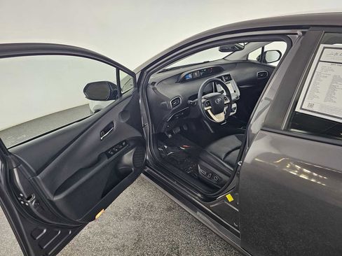 Used 2017 Toyota Prius Four image 19