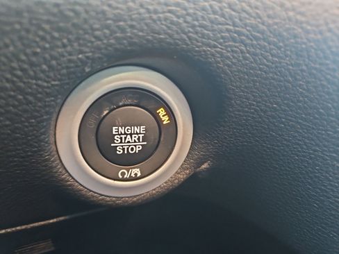 New 2026 Chrysler Pacifica Select image 30